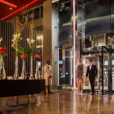 Hotel Downtown Rotana Manáma Exteriér fotografie Lobby