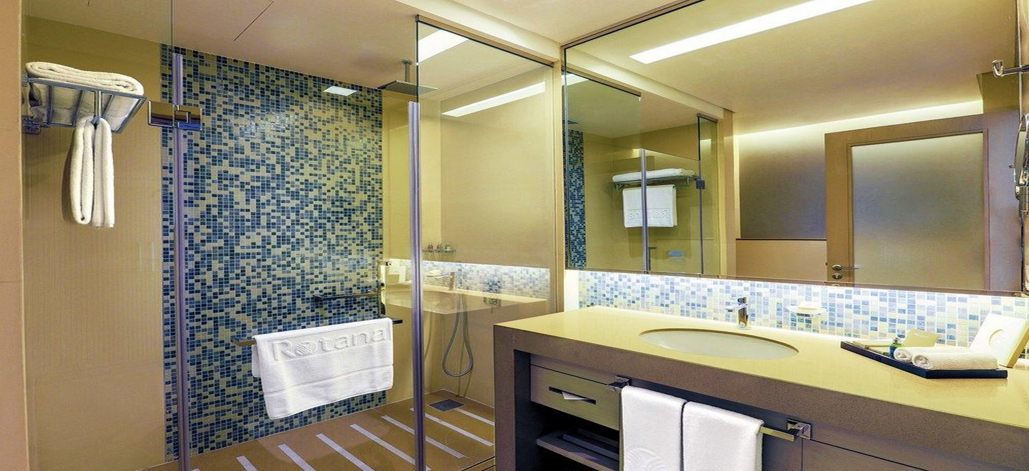 Hotel Downtown Rotana Manáma Exteriér fotografie Bathroom