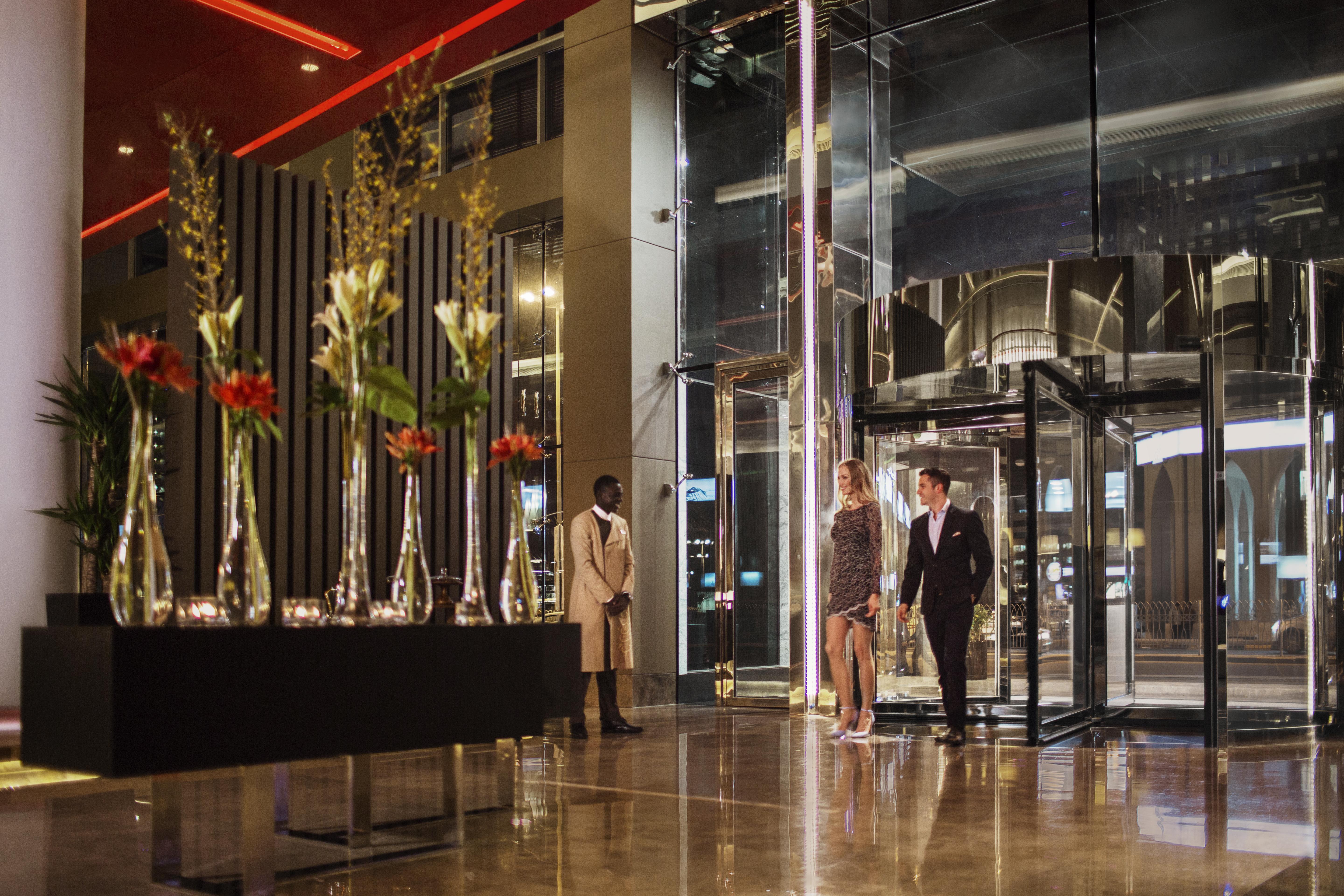 Hotel Downtown Rotana Manáma Exteriér fotografie Lobby