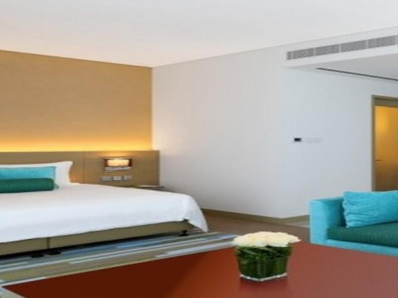 Hotel Downtown Rotana Manáma Exteriér fotografie A room at the hotel