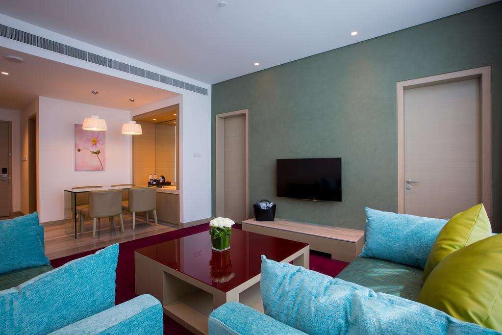 Hotel Downtown Rotana Manáma Exteriér fotografie Living room