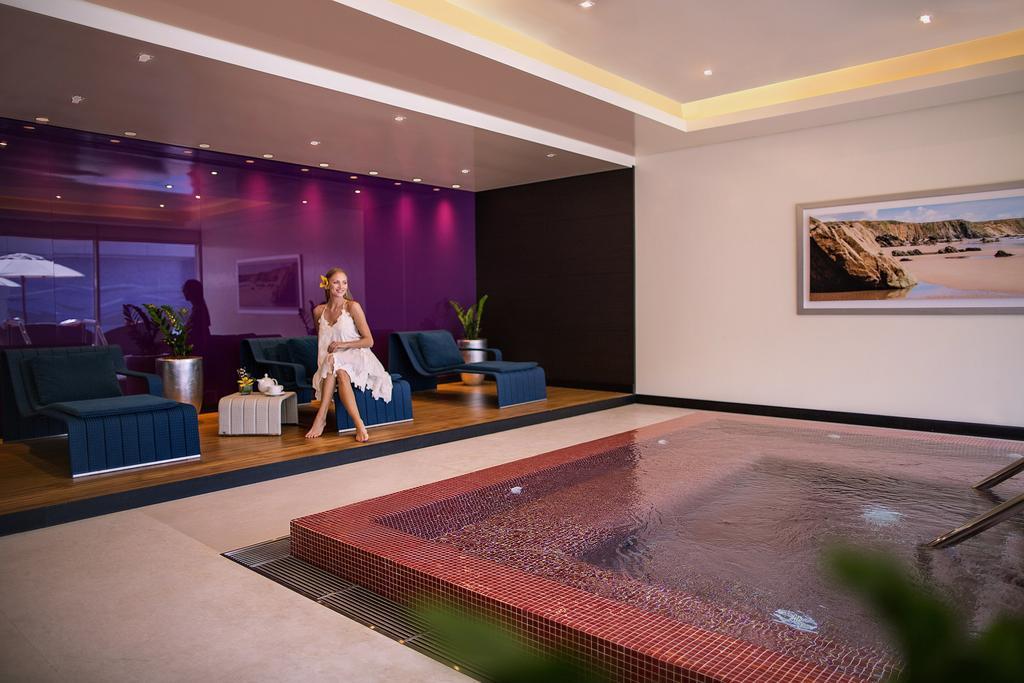 Hotel Downtown Rotana Manáma Exteriér fotografie Spa at the Hotel