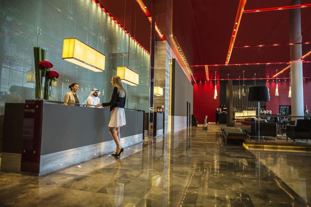 Hotel Downtown Rotana Manáma Exteriér fotografie Lobby
