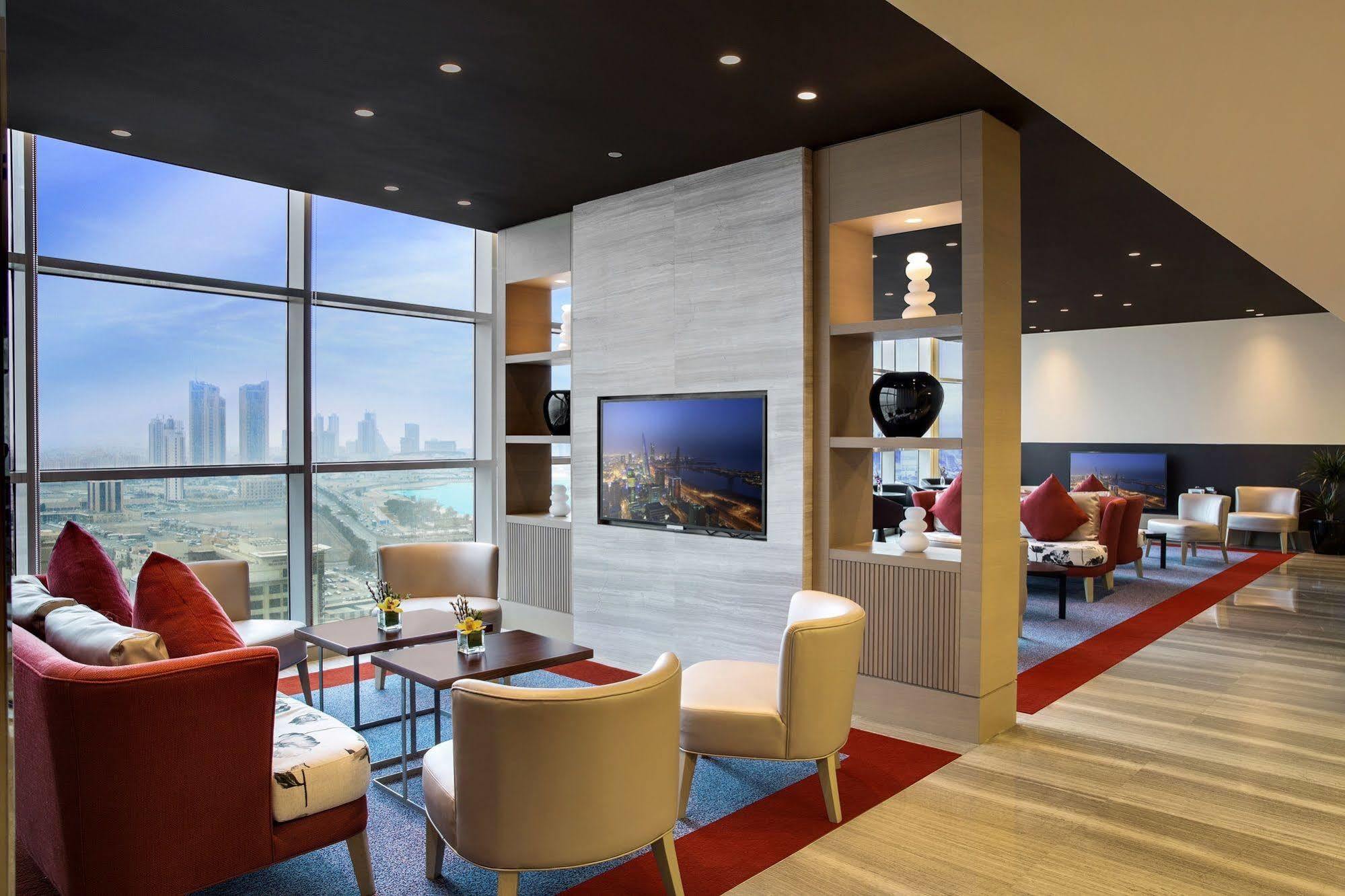 Hotel Downtown Rotana Manáma Exteriér fotografie The lounge at the airport